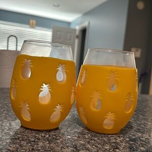 Pineapple wine glasses ! 🍍🍷